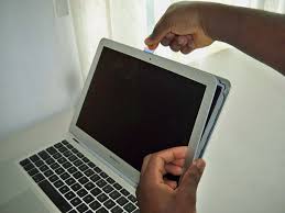 Thay mới màn hình macbook chính hãng - Trung tâm bảo hành Apple thay-man-hinh-apple-sieu-toc-vienmaytinh-